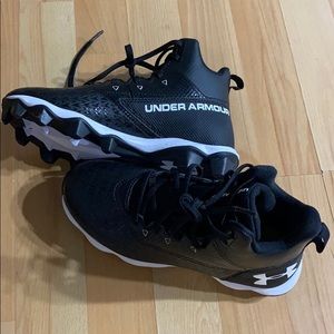 Under Armour youth cleats size 3Y